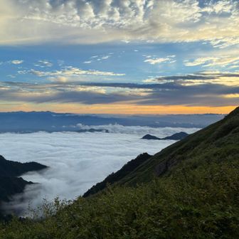 雲海に浮かぶ飯豊連峰！
最高の写真多すぎ🤳