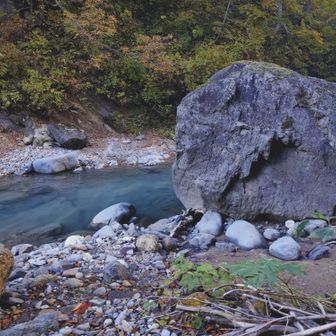 この岩の所