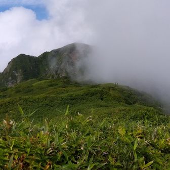 至近距離に山頂を捉えた！