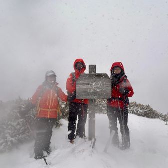 雪煙りがいい具合にカモフラージュ笑