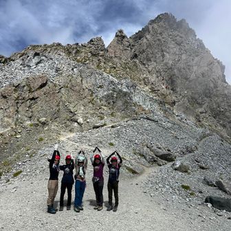 下山後の槍ポーズ
あれっ、1人poseが決まらない🤣