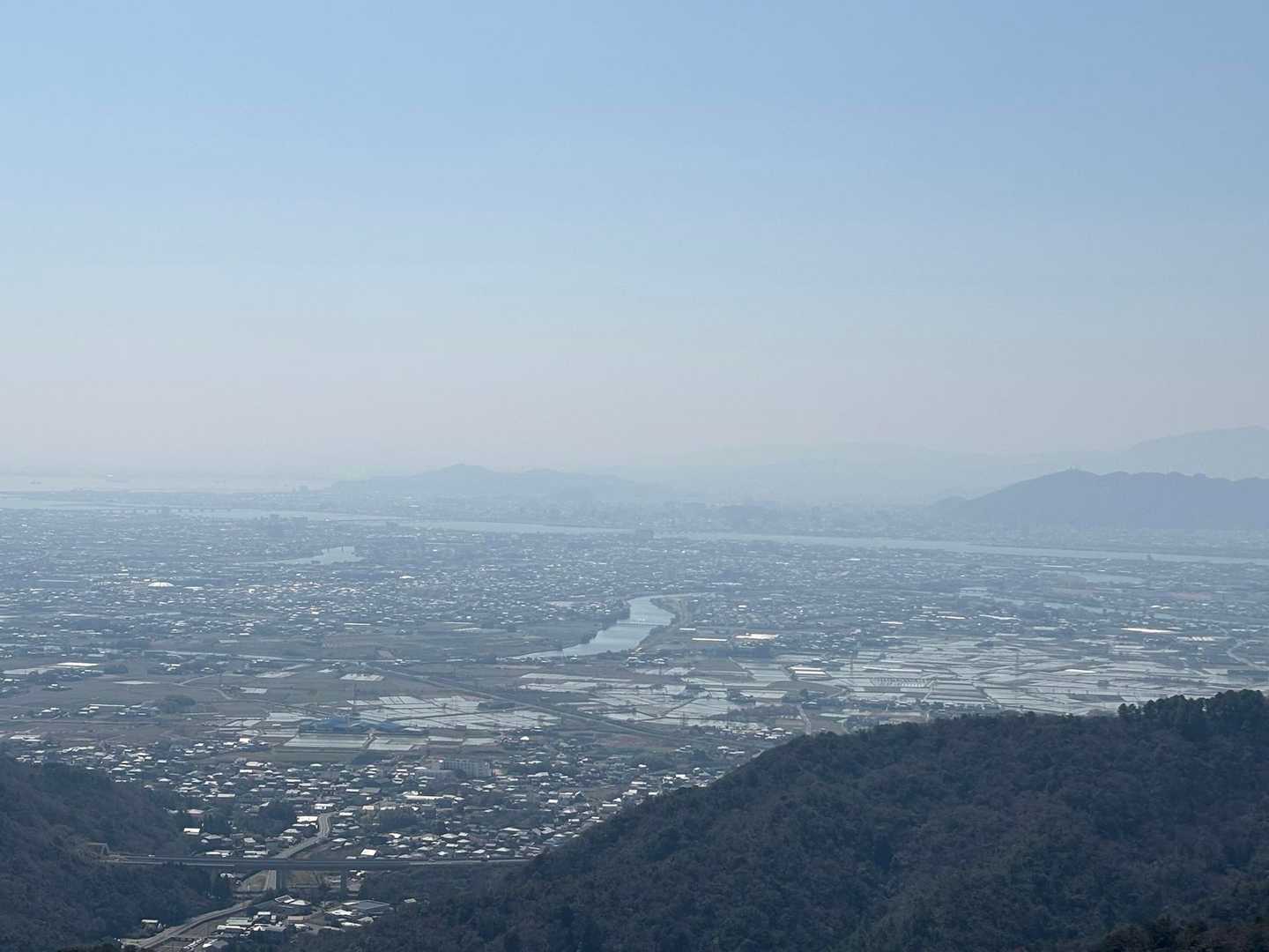 霞んでるけど
吉野川も見えます