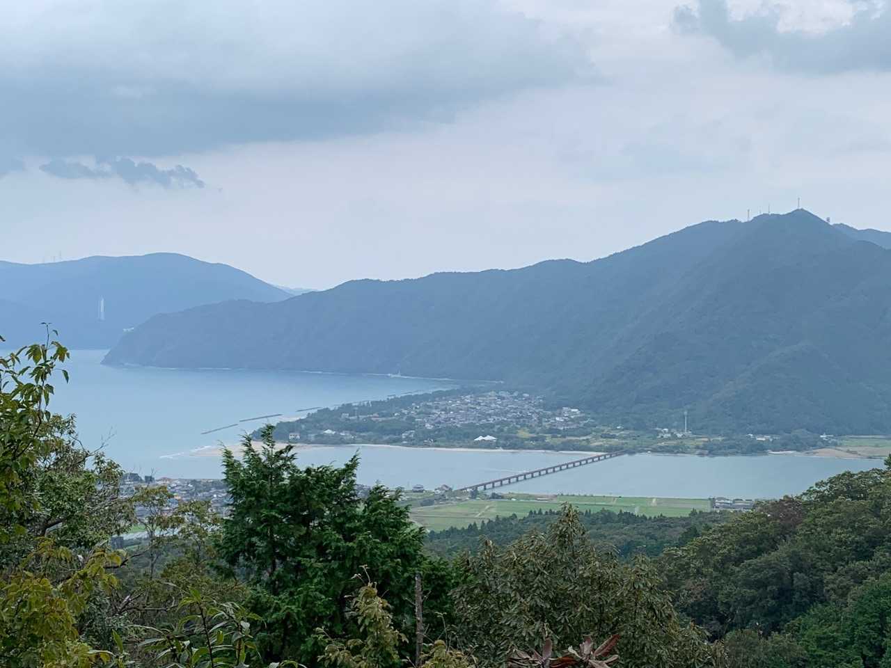 下山途中、山頂よりかなり近くなりましたね。