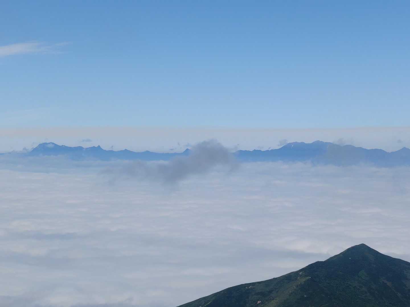 雲海に浮かぶバリーとアッシー