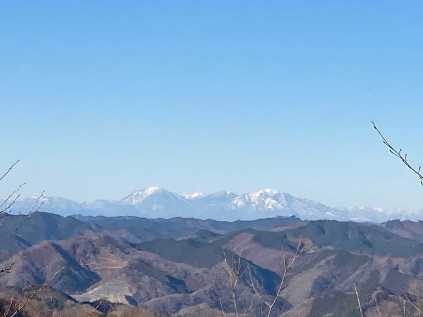 日光の
男体山に女峰山も