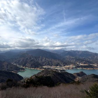 半原高取山山頂の展望台からの景色