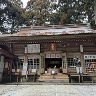 奥宮⛩️お詣り🙏してから　お守り購入しようとしたけど、まだ開いてなかった💦

用意をちょうど始めていたので　9:00〜みたい😊　またあとで購入します👍

奥宮で　マイナス2.6℃🌡️🥶