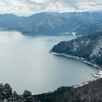 この🫱右手の建物
東野圭吾原作の映画　「祈りの幕が下りる時」　に
撮影に使われてた気がする　ちゃうかな？🤔

黒壁スクエアも出てたしねw