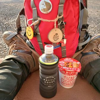 とりあえず、夕焼け観賞前の
チョツト腹ごしらえ
地下足袋じゃない🤭たまには！☺
