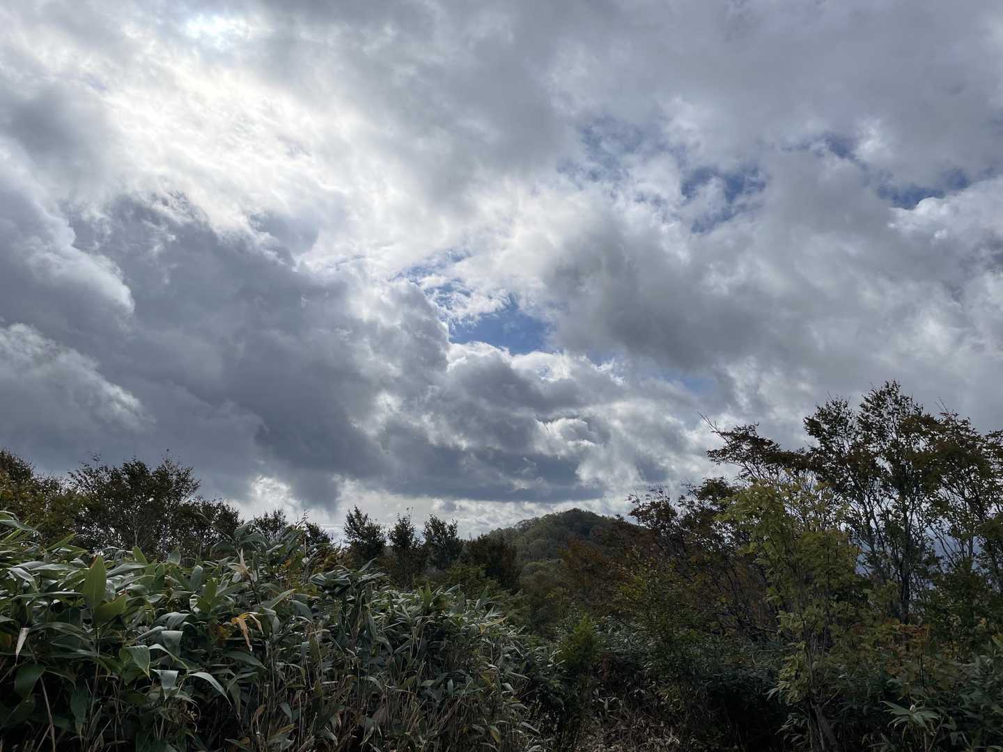 雲の流れ早いのを撮影
雲見てるの好きな方です
