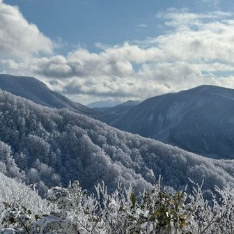 奥に南蔵王方面も見えているっぽい