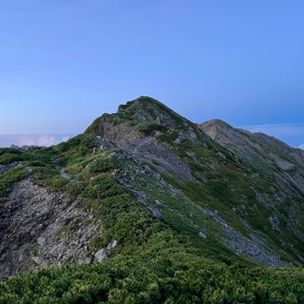 小赤石岳の肩より小赤石岳、赤石岳。