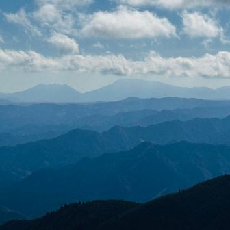 阿蘇五岳がハッキリ。
手前の山並みグラデーションが好きぃ♡