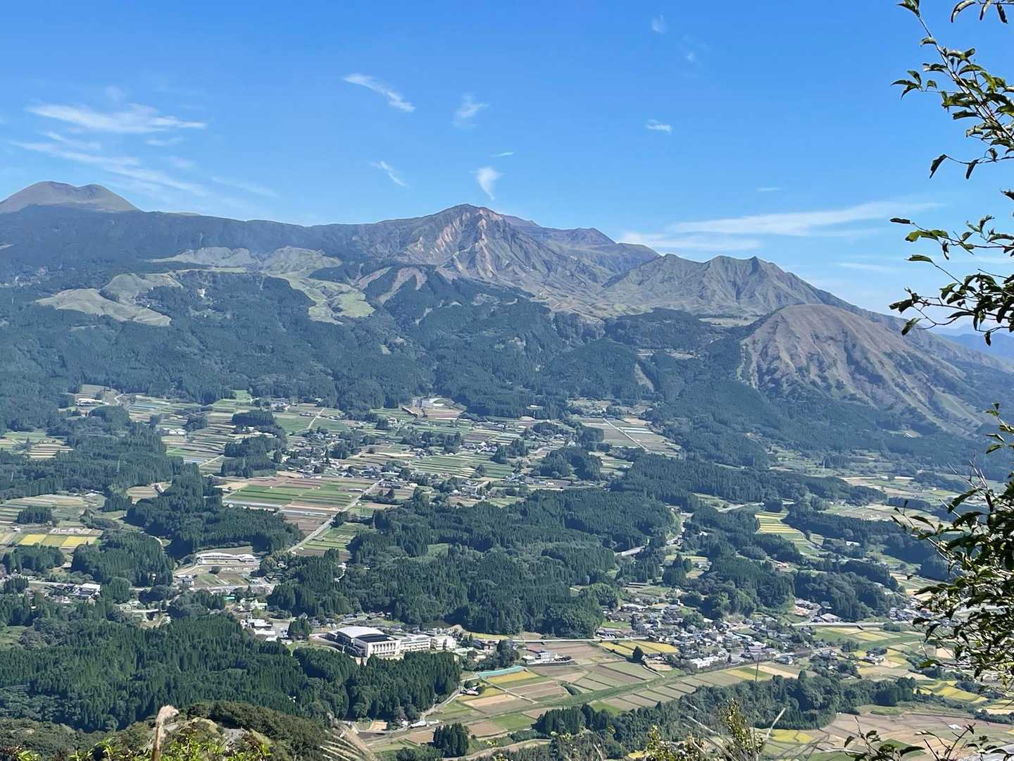 俵山往復 | 野焼きによって守られる美しい草原が魅力の爽やかハイキングコースの写真