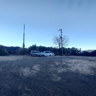 本格的に凍る前なのか、駐車場はかなり余裕あり