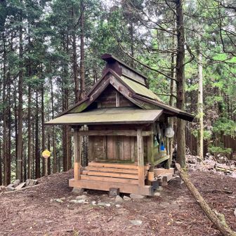 よく写真で見てた祠