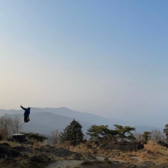 一ヶ月以上ぶりの自撮りなのでめちゃくちゃ失敗した。4回撮り直した…

このぐらいの自撮りは不安なくできた(・∀・)ﾉ
骨折してるけど
#自撮りはスポーツ