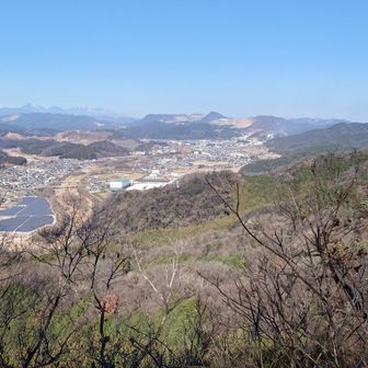 高鳥屋山頂の北側から男体山が見ることができる