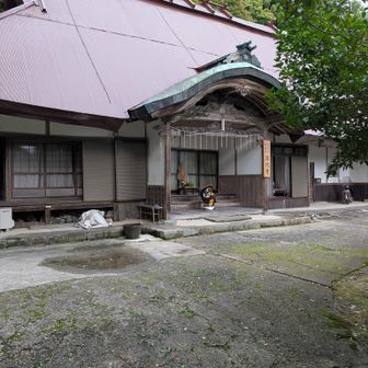 新参道を登り切ると高代寺に出ます。
