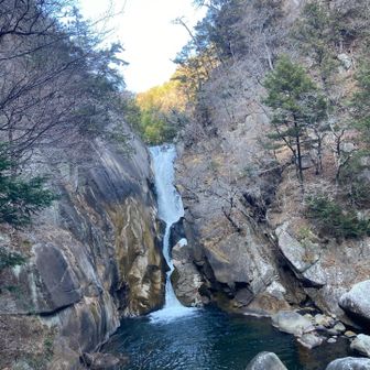滝壺が深くて迫力ある仙娥滝。
夏なら飛び込みたくなるよね