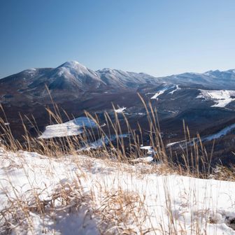 大笹峰山頂より、蓼科山から続く八ヶ岳連峰。