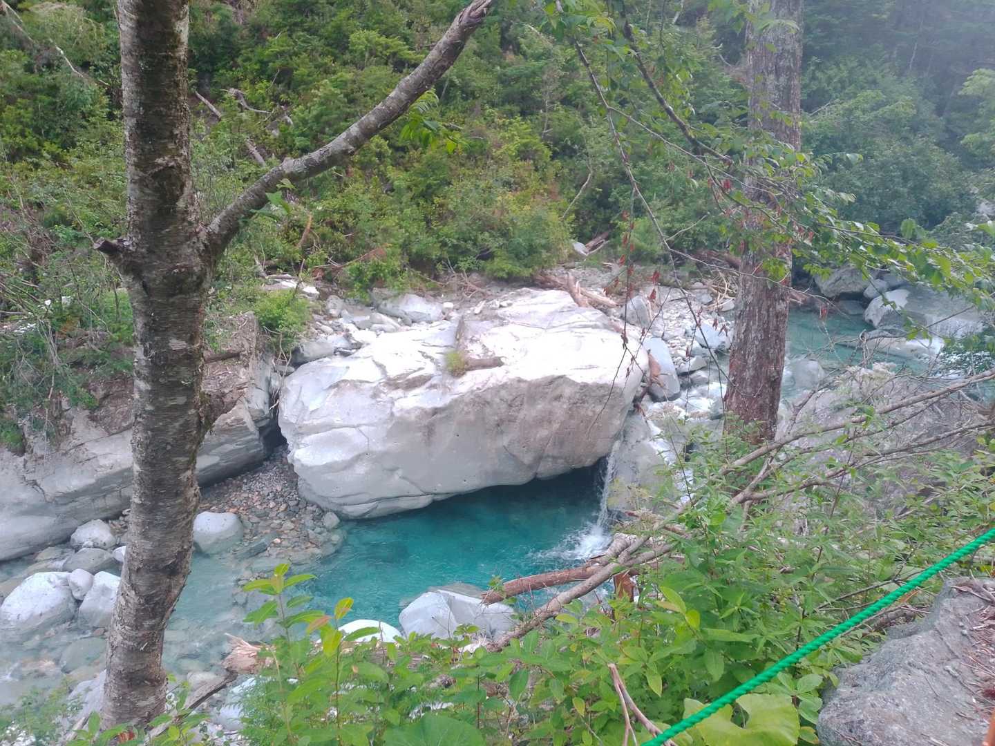 そうなんだよな。黒部の水ってめっちゃ綺麗な色をしているんだよな。