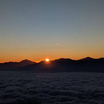 山頂到着
30秒後に
日の出がー