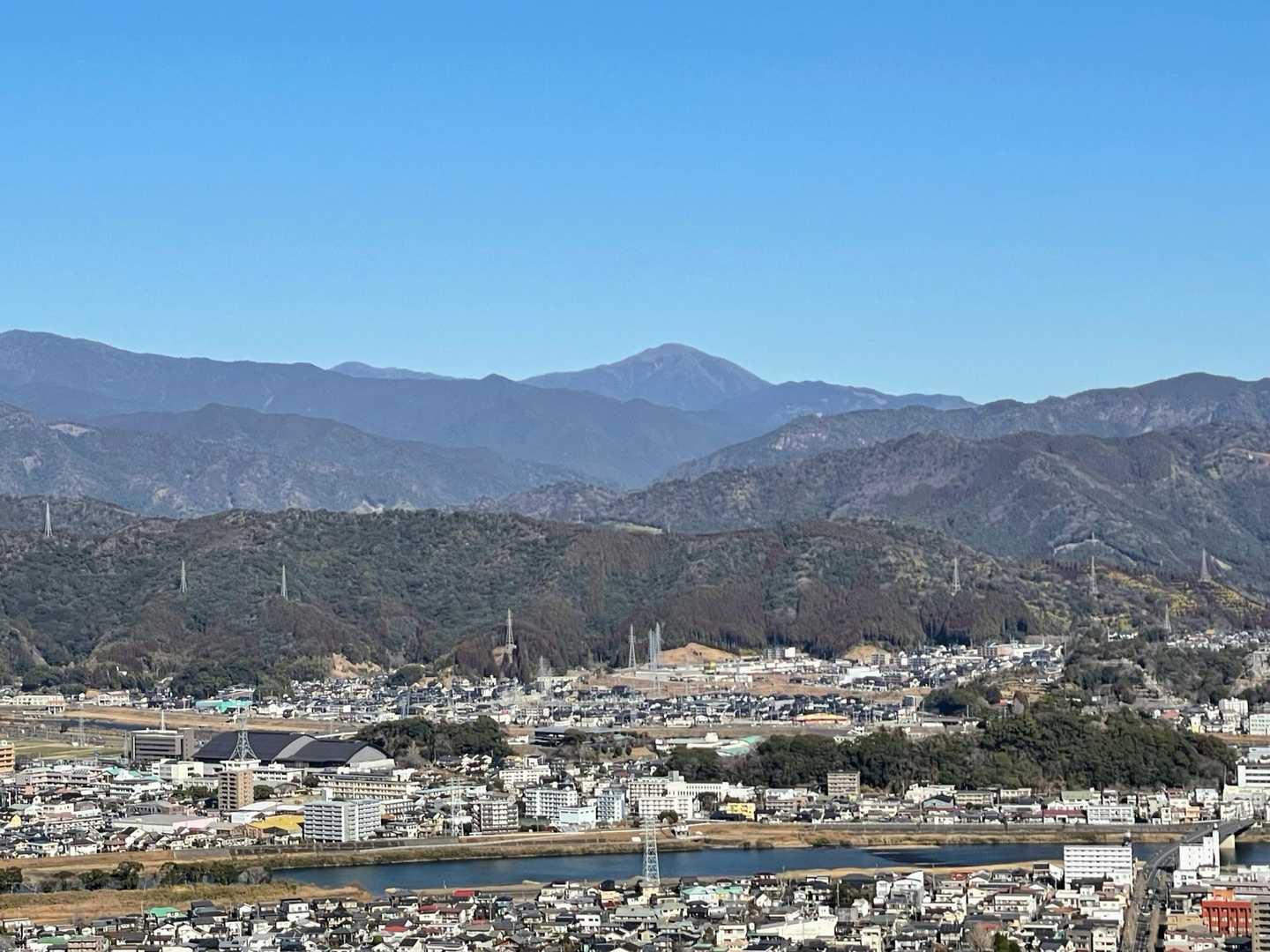 →中央はどなたさんでしょうか？