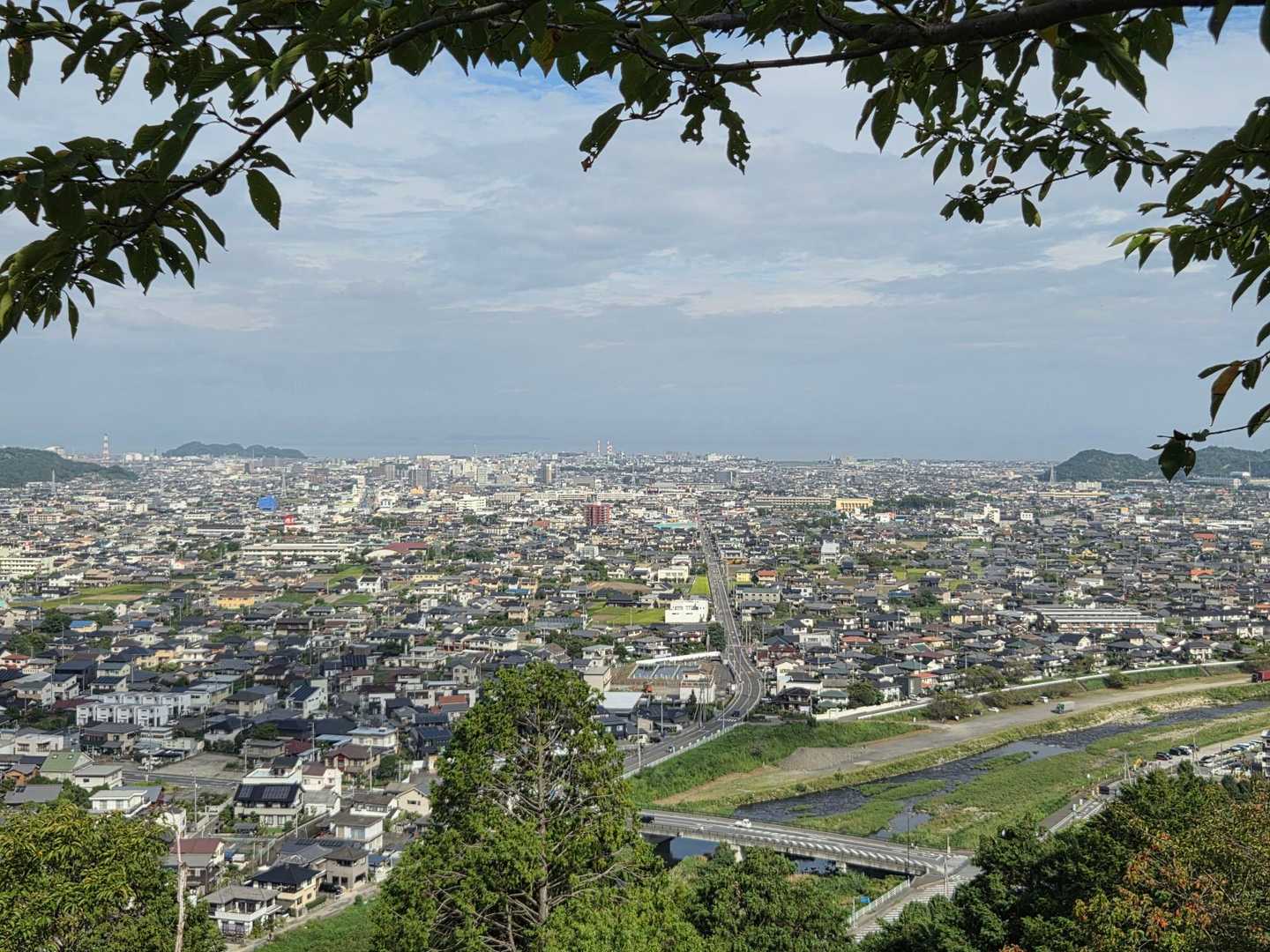 新居浜の街と瀬戸内海🌊