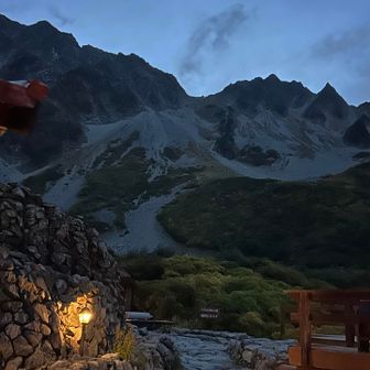 穂高山荘の灯りが見えていると
同行者に教えていただきました
ザイデン、いつか行ってみたいです