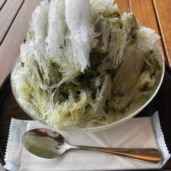 独り言
氷を口に運ぶ時に、無意識に『ふ〜』と息を吹きかけていることに気がついた
ラーメンの逆バージョン…やっぱ変だな😅