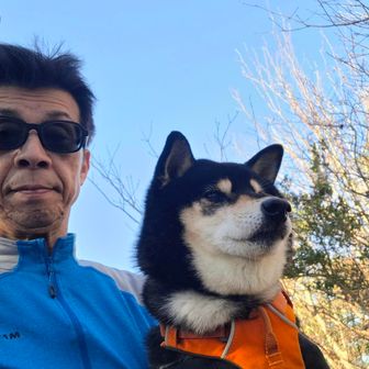 
新穂高 登頂‼️周囲を見ても山銘板がない😂
仕方ない 山頂でツーショット🤳