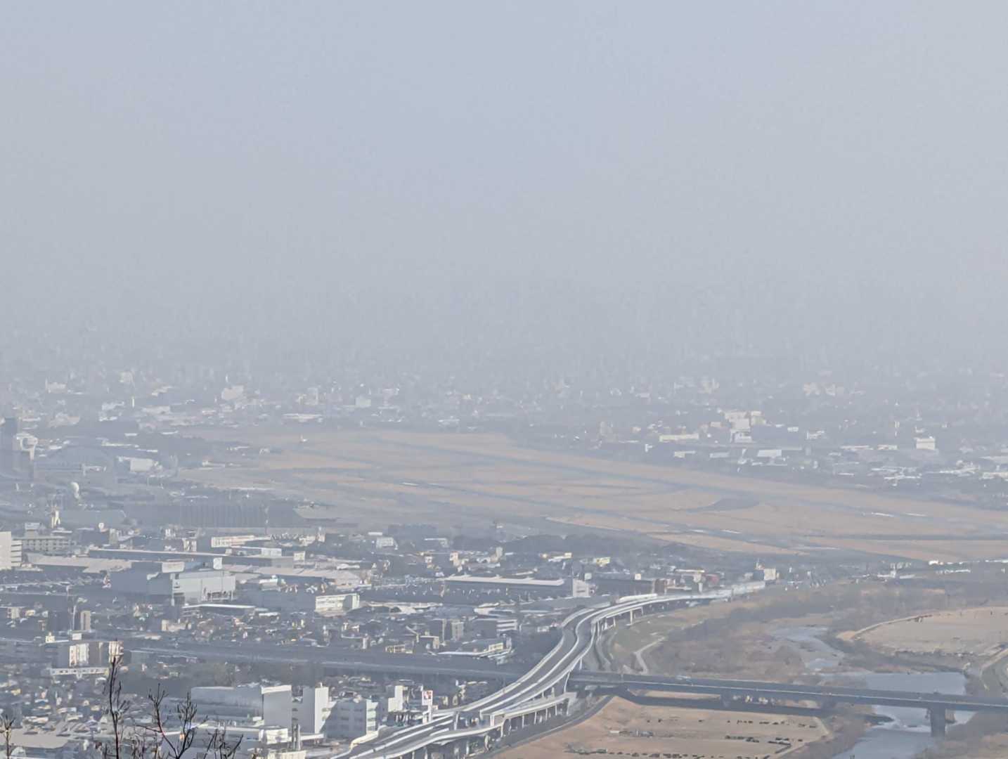 眼下の伊丹空港から5分おきに✈️離陸してます