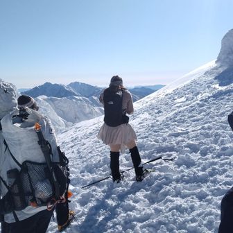 中岳にいた　場違いな人