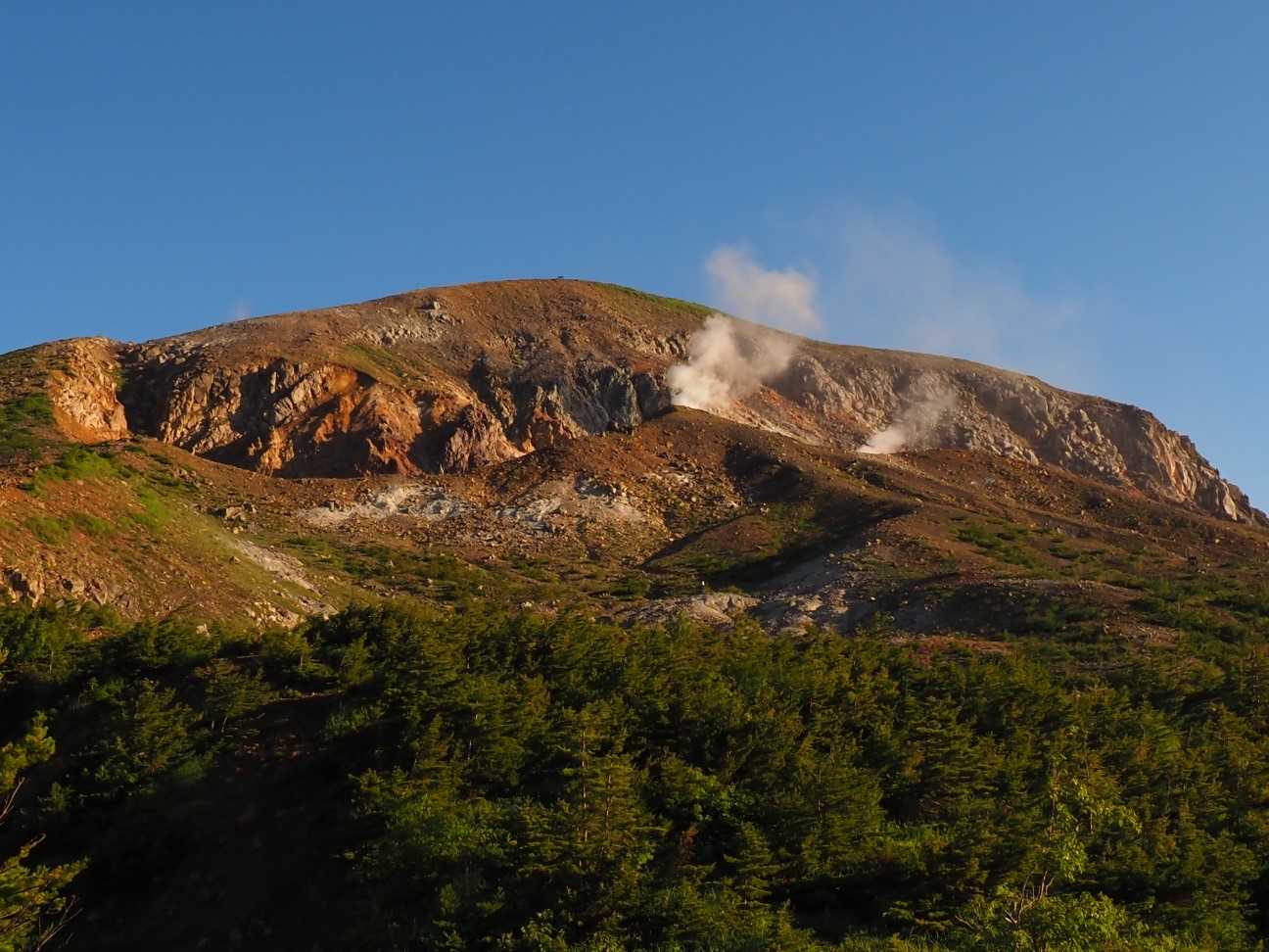 【フラット登山】日本じゃないみたい　福島・吾妻山の森と湖への写真