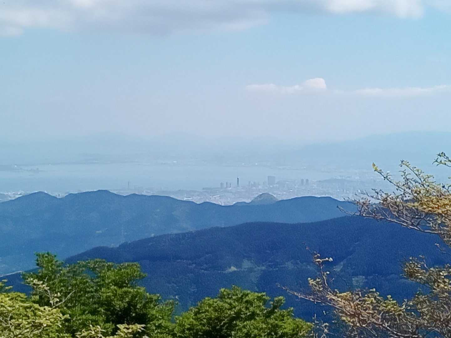 飯盛山のおにぎり🍙がハッキリ見える。