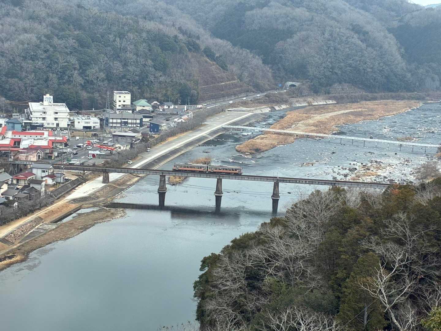 阿弥陀如来石仏からの展望
旭川橋梁を渡る福渡駅11:14発岡山方面行き列車