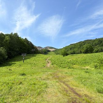 この時点でゲレンデの先に高揚感🌋