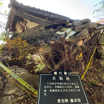 東屋が潰れちゃってる