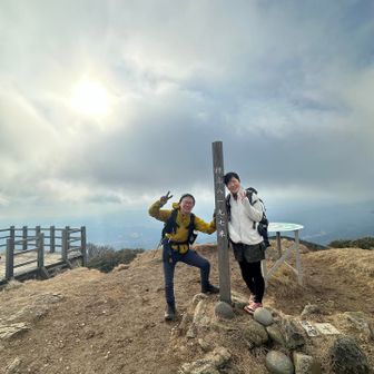 経ヶ峰到着⛰️3週間ぶりの7回目👌山頂にいた方に撮っていただきました😊