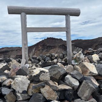 久須志岳山頂にある久須志神社⛩️