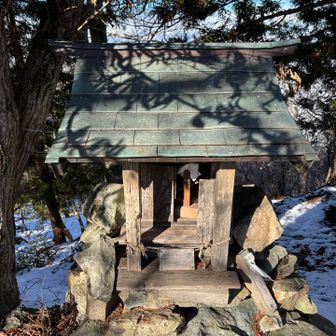 山頂到着！おにぎり食べて休憩