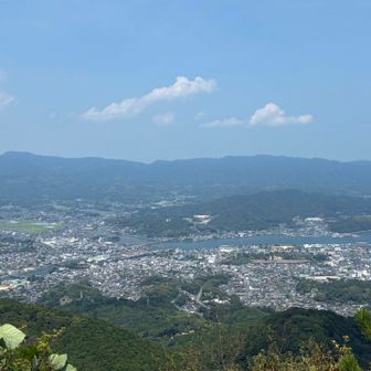 塔の尾
ここから街の景色を見てると、
下会とは違う別世界にいる様な気持ちになり、
心が落ち着きます。😊