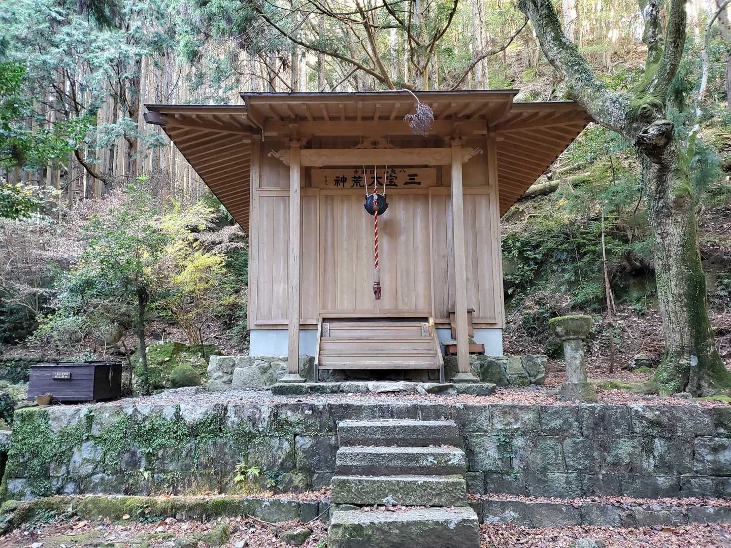 今の荒神堂は2019年に再建された新しい建物です✨️
こちらでは弘法大師をお祀りしています🙏