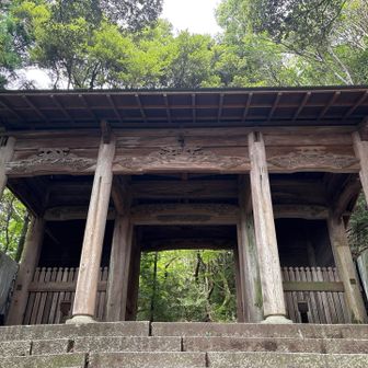 旧天上寺の門をくぐって