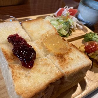 念願の厚切りトースト🍞