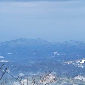 能登半島最高峰の宝達山が見える
