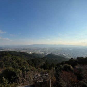 気楽に登れてこの景色。普段、山登りと縁遠い友達を誘うときにはここが一番です(^^)