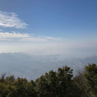 霞んでいなければ倉橋島の方まで望めていたであろう