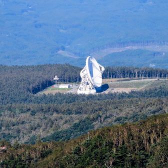 超大きなアンテナ(径54m)❓後で知ったけど、佐久市の美笹深宇宙探査用地上局😳